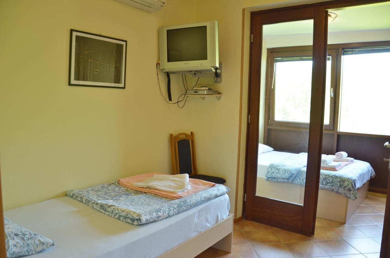 Hotel Pelikan Virpazar Exterior foto